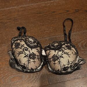 Elegant Victorias Secret Black Lace Bra 32D